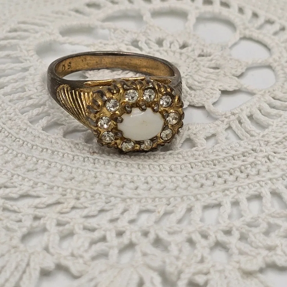 Vintage Cocktail Ring Gold Tone Faux Opal Clear Rhinestones Size 8.5
